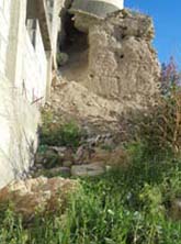 Torre desmoron&aacute;ndose desde 1995.&nbsp;No se penaliz&oacute; al ayuntamiento por incumplimiento de la Ley.